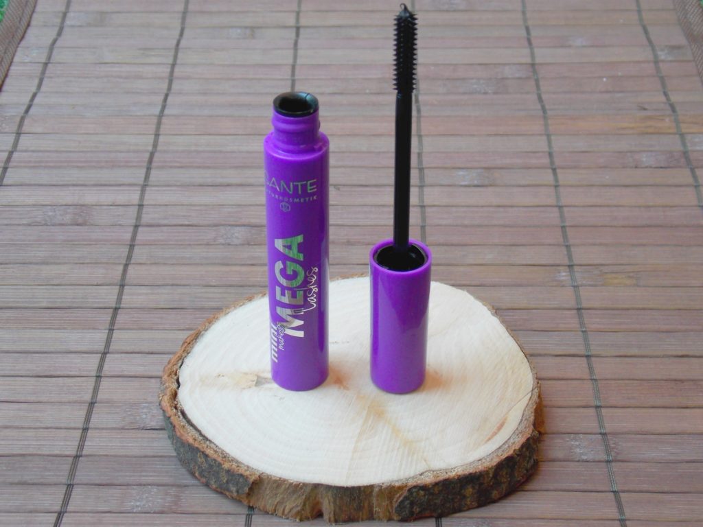mini makes mega lashes