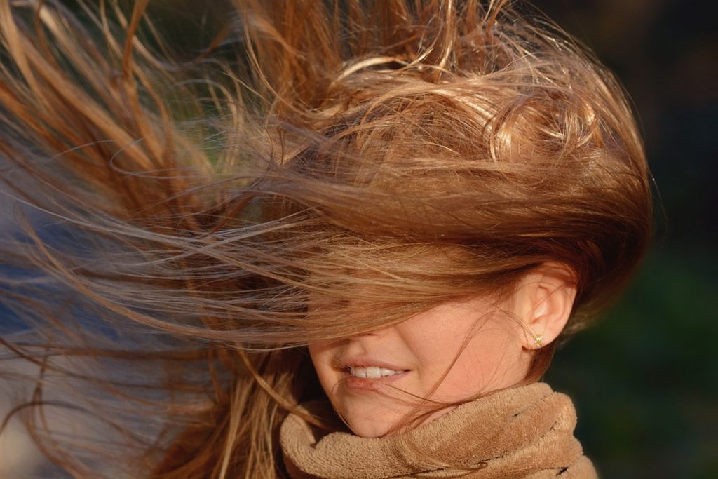 Aujourd'hui on parle cheveux longs et pourquoi ils me gonflent au plus profond de mon être dramatique moi ? Jamais. C'est parti pour le top 8 des inconvénients des cheveux longs, agrémentés de nos petits GIF préférés !